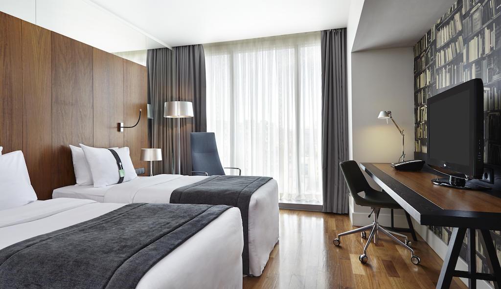 Holiday Inn - Tbilisi By Ihg Екстериор снимка
