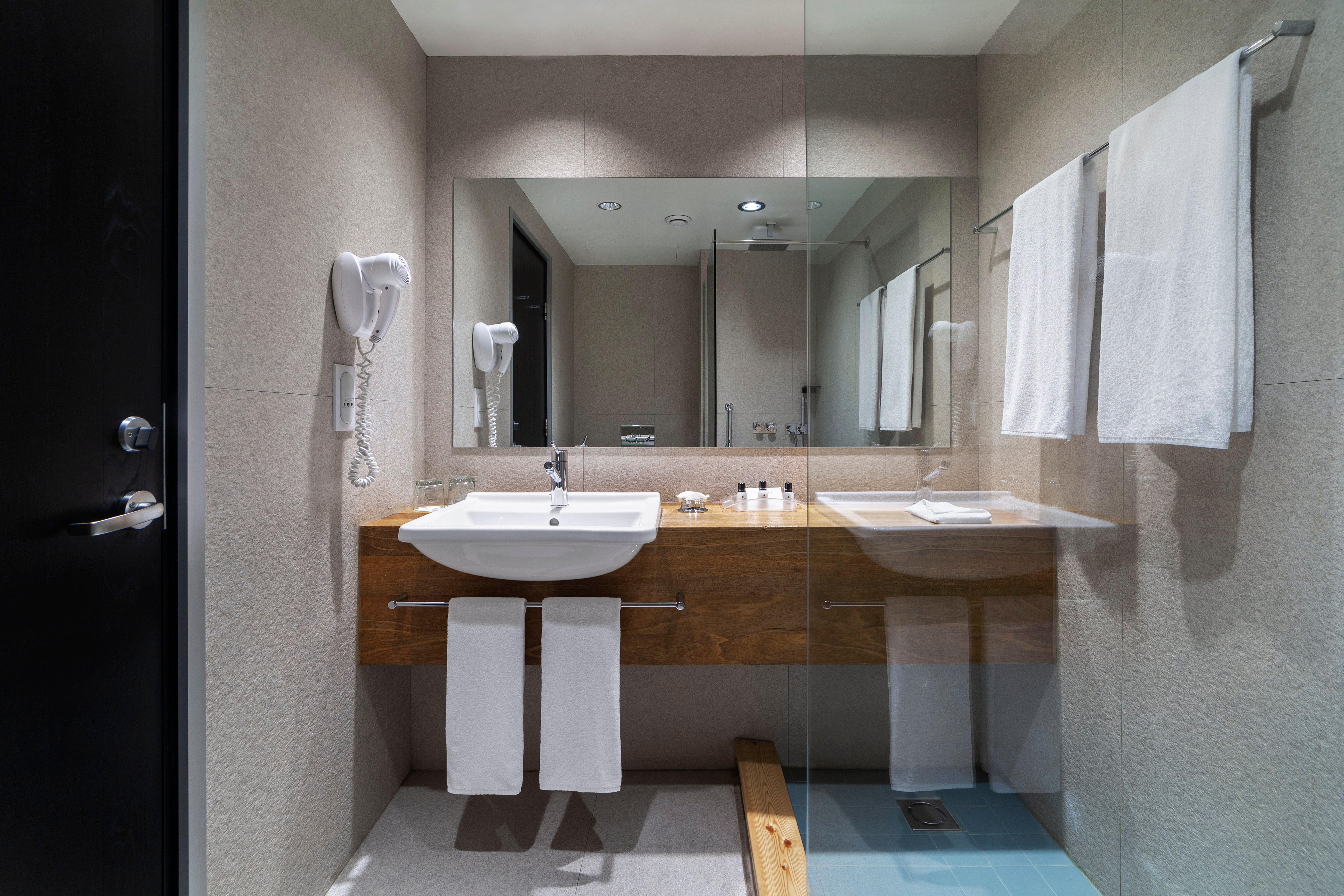 Holiday Inn - Tbilisi By Ihg Екстериор снимка