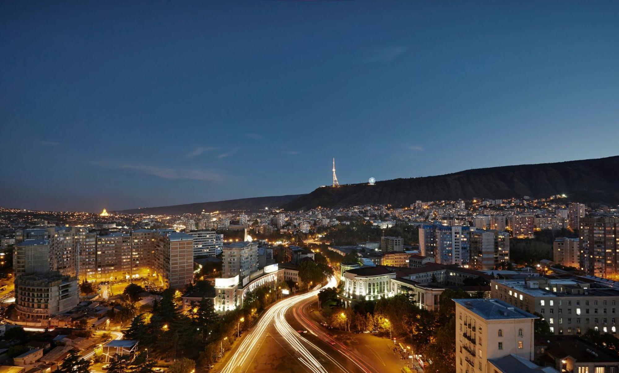 Holiday Inn - Tbilisi By Ihg Екстериор снимка