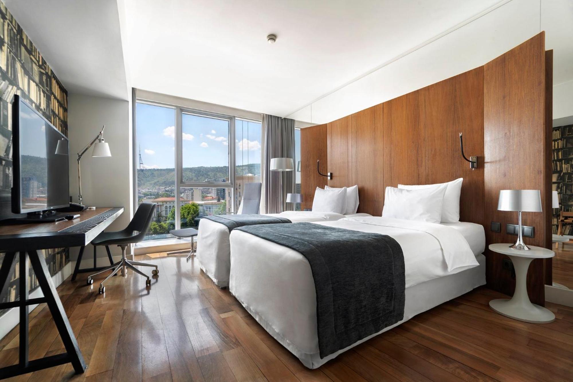 Holiday Inn - Tbilisi By Ihg Екстериор снимка