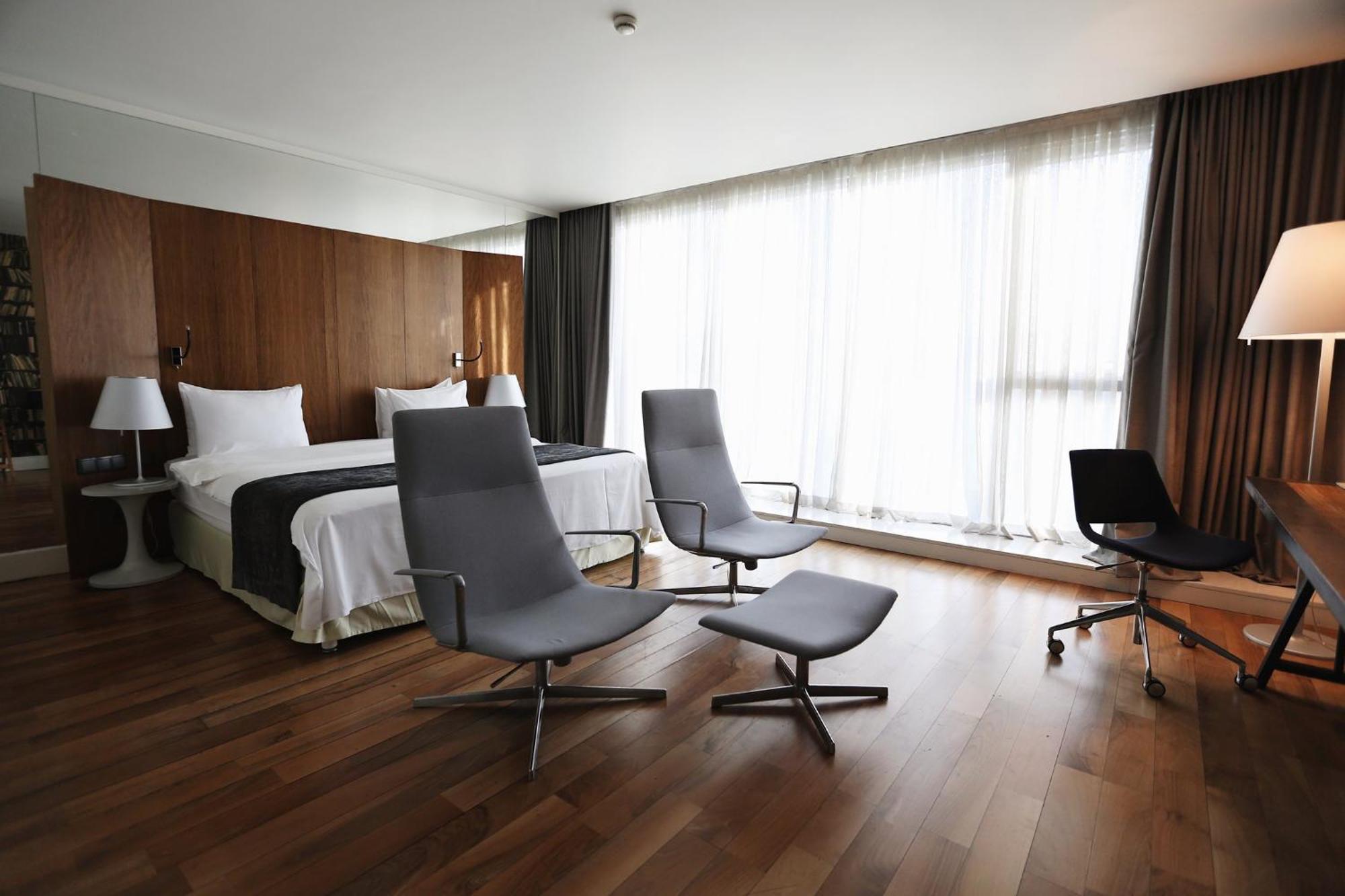 Holiday Inn - Tbilisi By Ihg Екстериор снимка