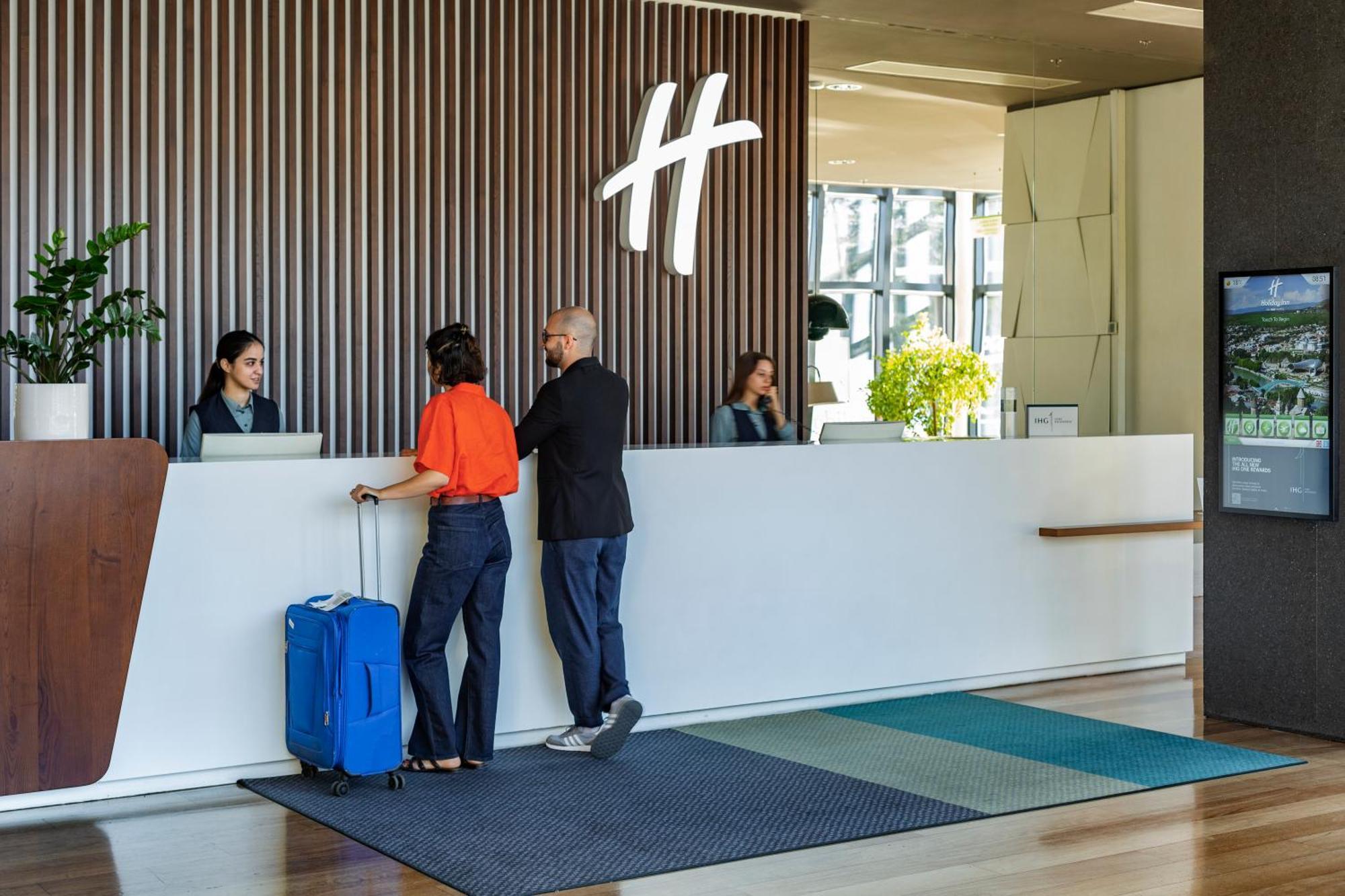 Holiday Inn - Tbilisi By Ihg Екстериор снимка