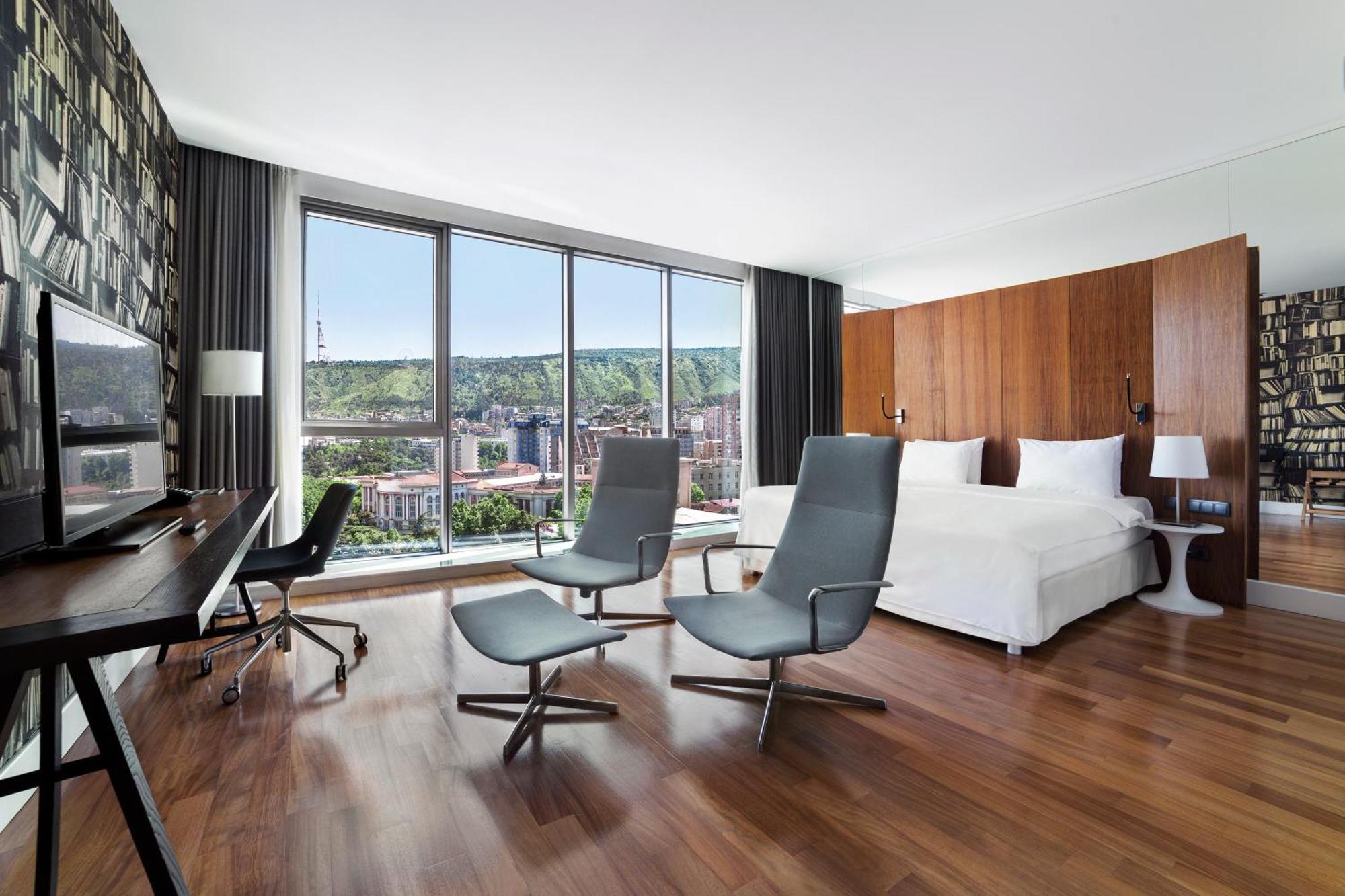 Holiday Inn - Tbilisi By Ihg Екстериор снимка