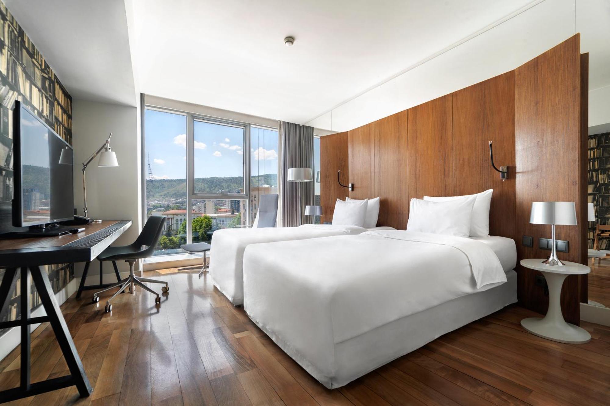 Holiday Inn - Tbilisi By Ihg Екстериор снимка