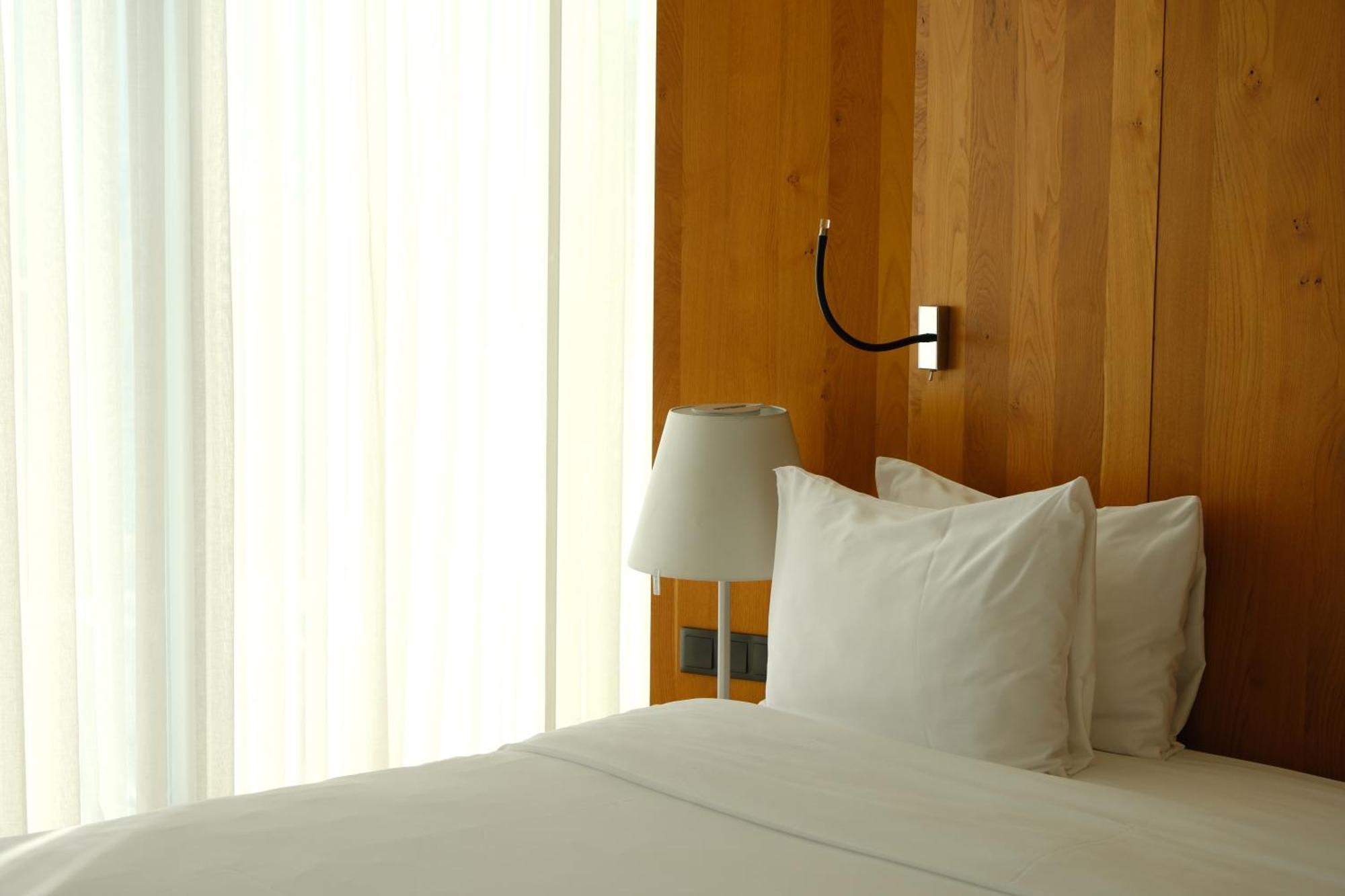 Holiday Inn - Tbilisi By Ihg Екстериор снимка