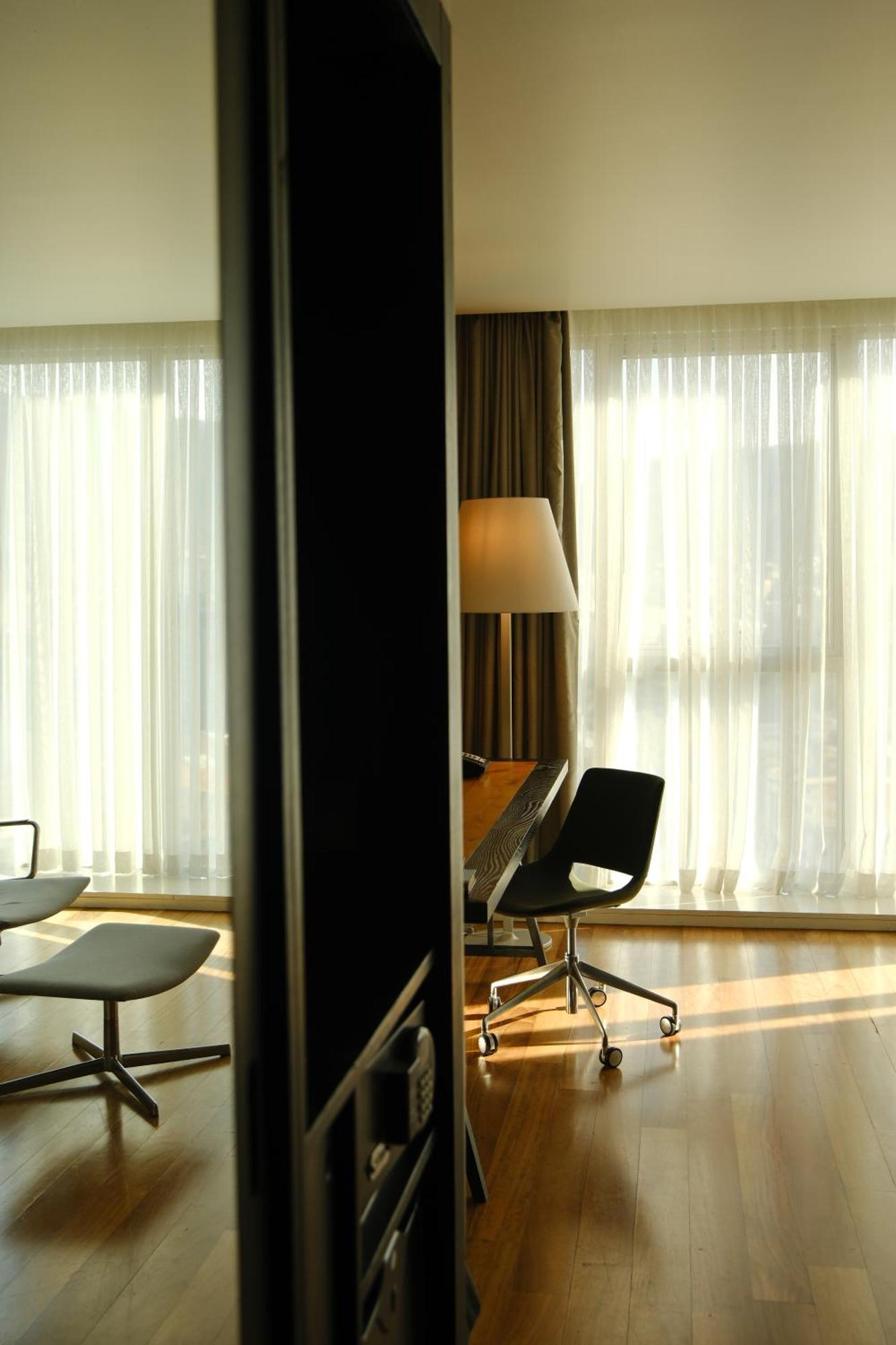 Holiday Inn - Tbilisi By Ihg Екстериор снимка