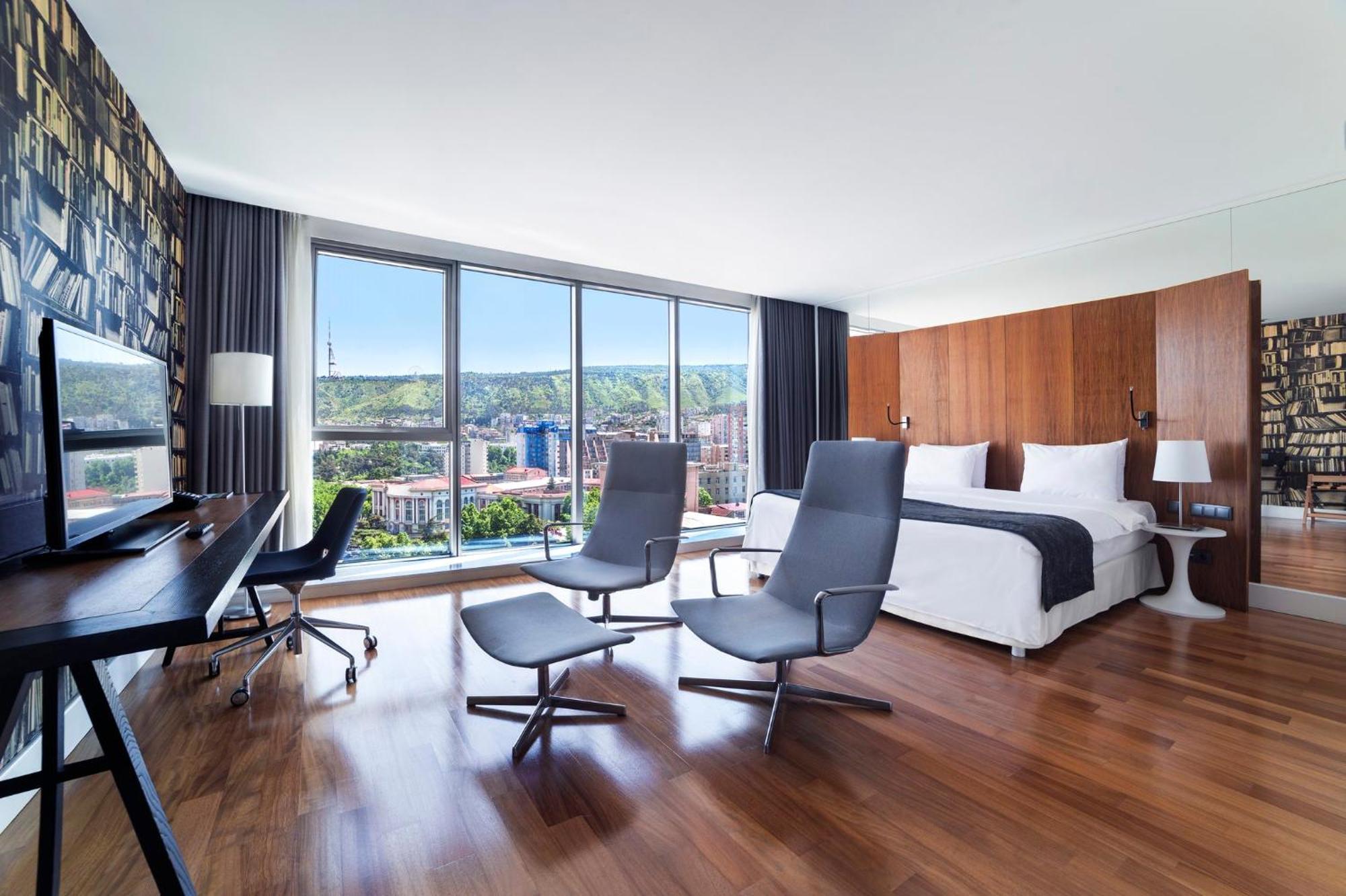 Holiday Inn - Tbilisi By Ihg Екстериор снимка