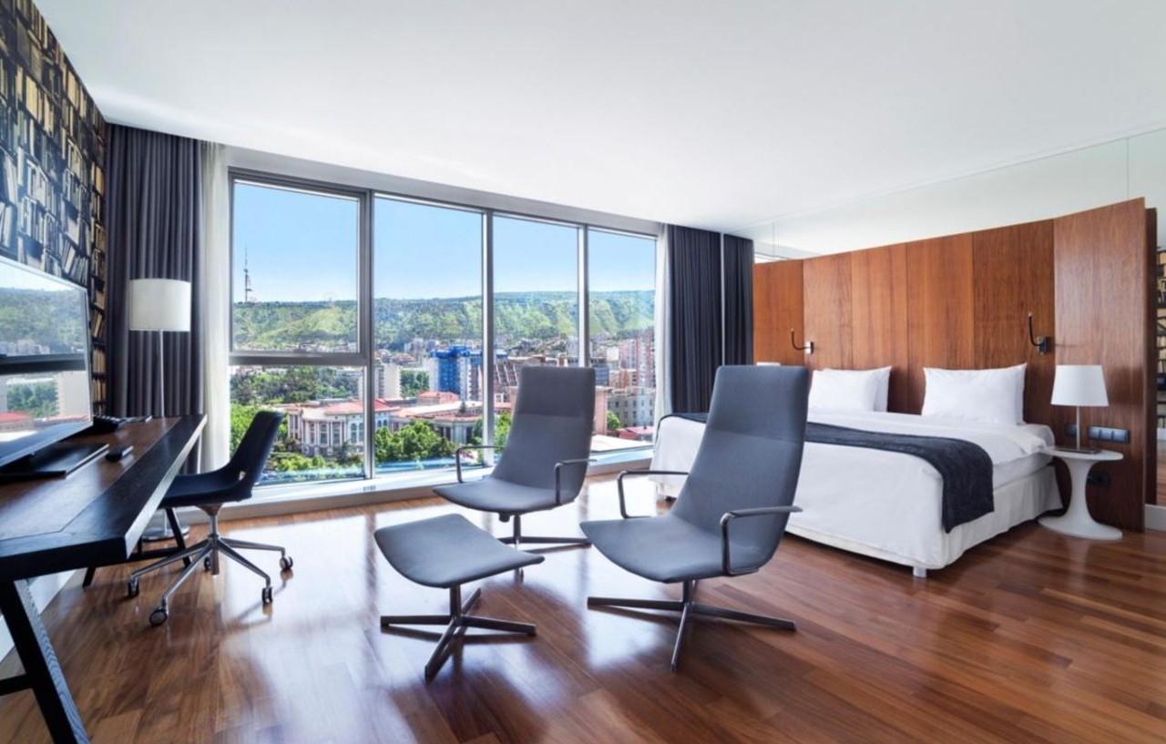 Holiday Inn - Tbilisi By Ihg Екстериор снимка